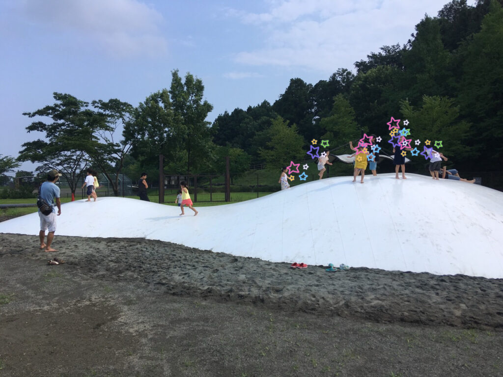 戸川公園のふわふわトランポリン